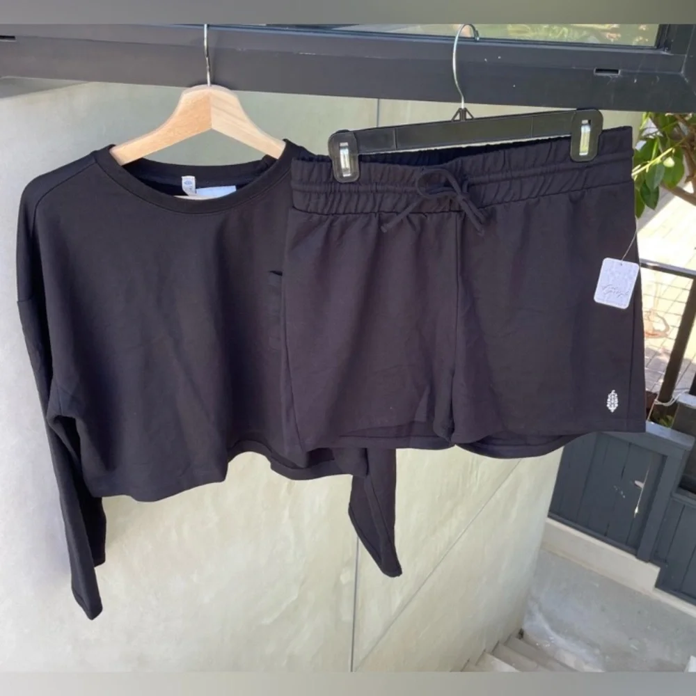 ❌sold❌FREE PEOPLE MOVEMENT SUNNY SET - BLACK
Long Sleeve Set - Picture 4 of 4